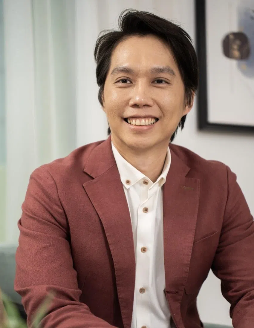 正向心理学学院（The School of Positive Psychology）创始人兼总裁柳健豪每天都会冥想，也经常在夜晚写日记。（受访者提供）