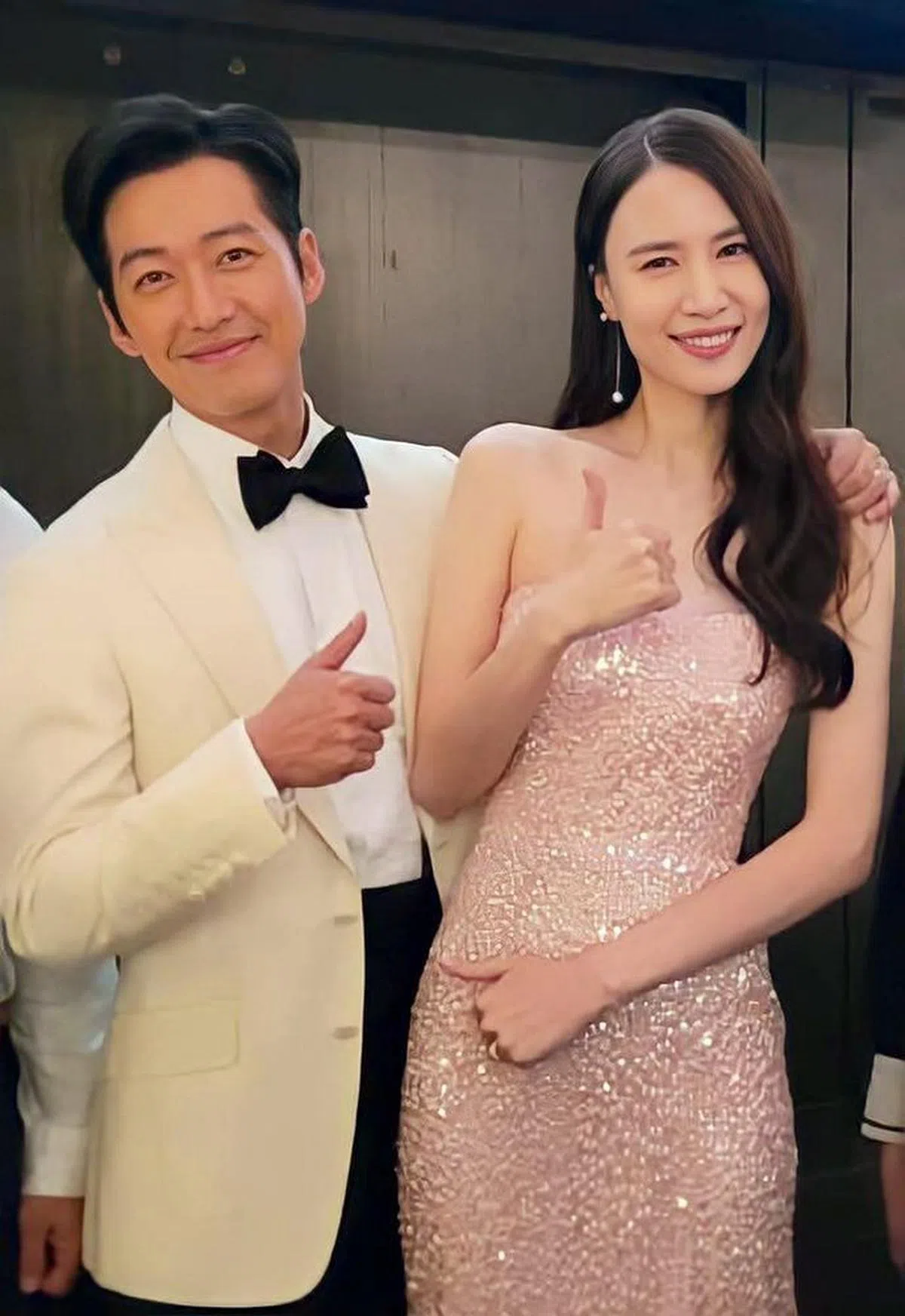 南宫珉（左）、秦雅凛换上第2套礼服。（取自Instagram）