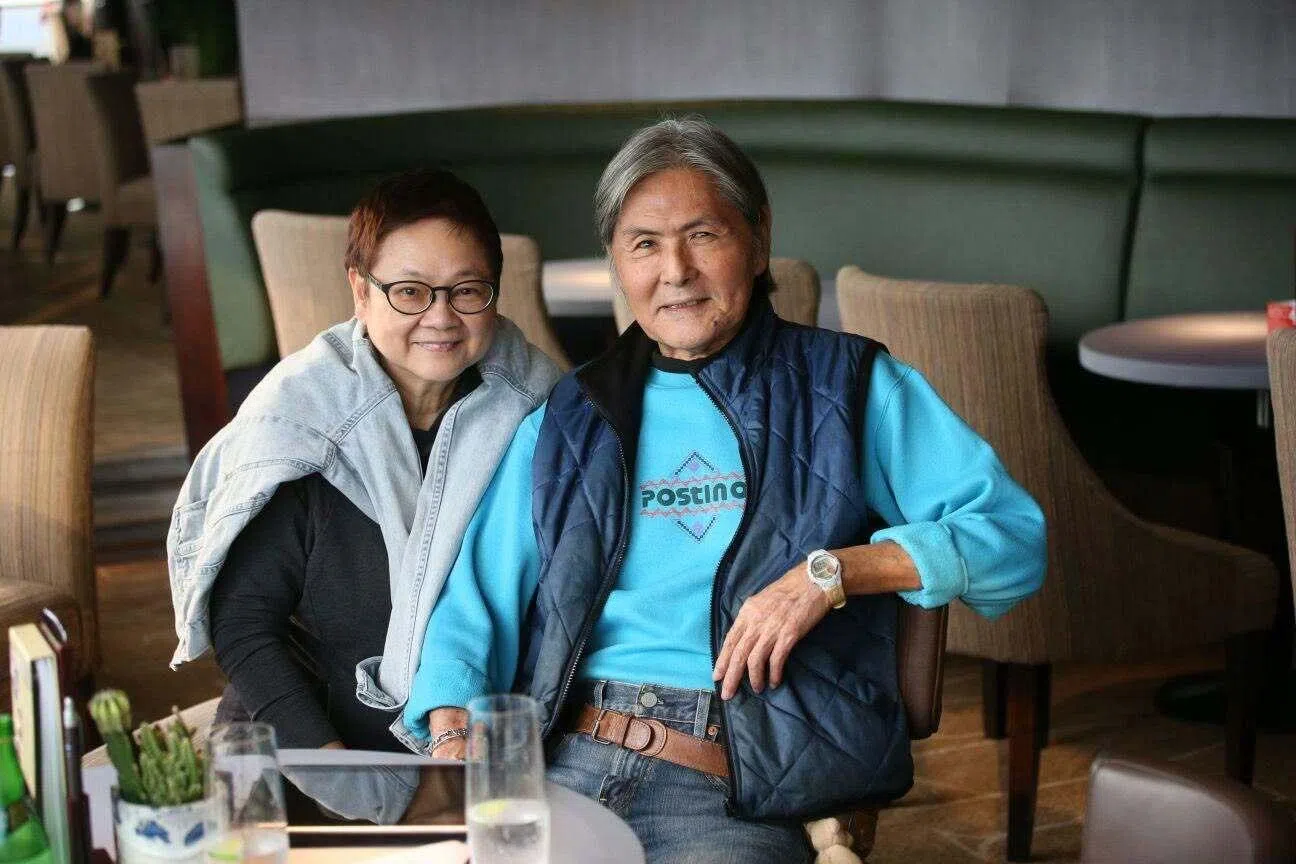汪曼玲（左）在脸书贴出合照，悼念白鹰。（取自汪曼玲脸书）