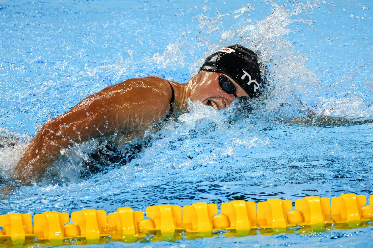 28岁的凯蒂以15分26秒44率先触壁。（关俊威摄）