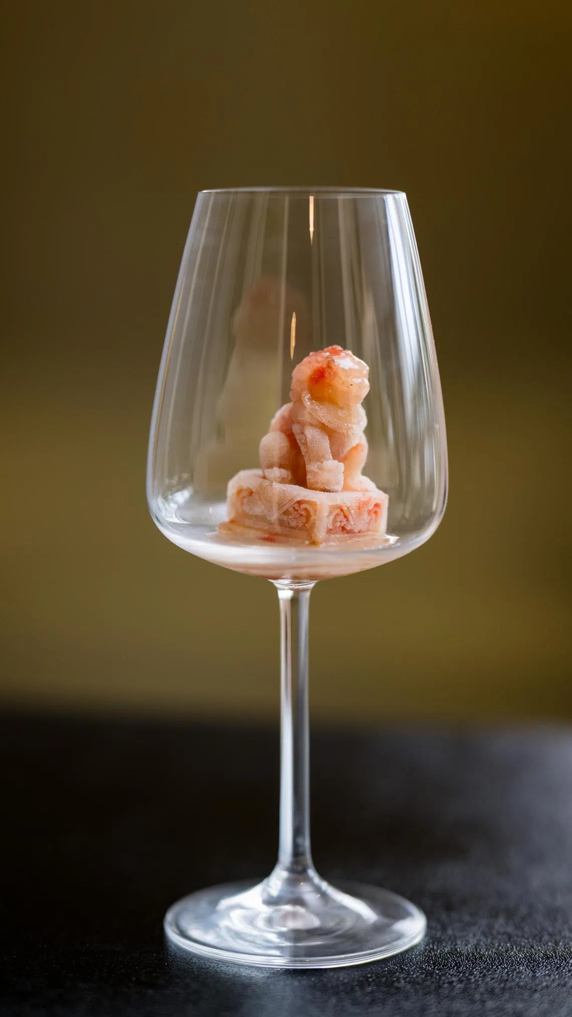 餐后清口冰品“酸梅番茄石狮子”，融合了酸梅和腌番茄的爽甜。（餐馆提供）