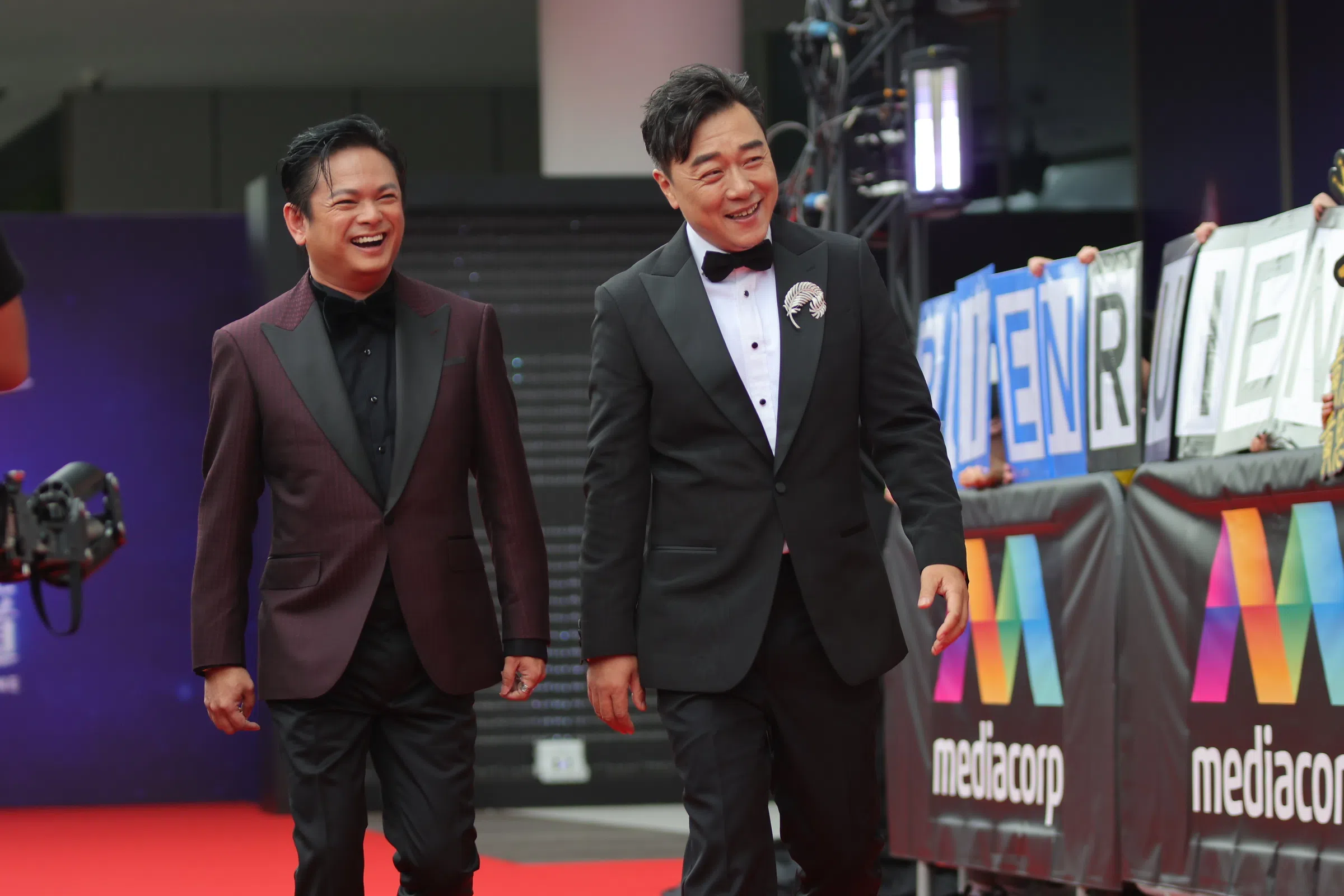 本届红星大奖由周崇庆（左）和郭亮主持。（新传媒提供）