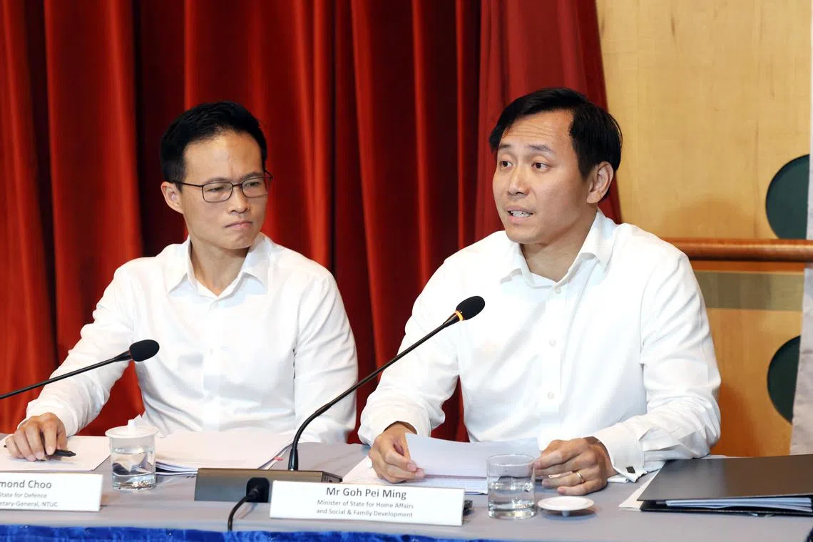 内政部兼社会及家庭发展部政务部长吴培铭（右）和国防部政务部长朱倍庆担任重组委员会主席。朱倍庆也是全国职工总会副秘书长。（邝启聪摄）