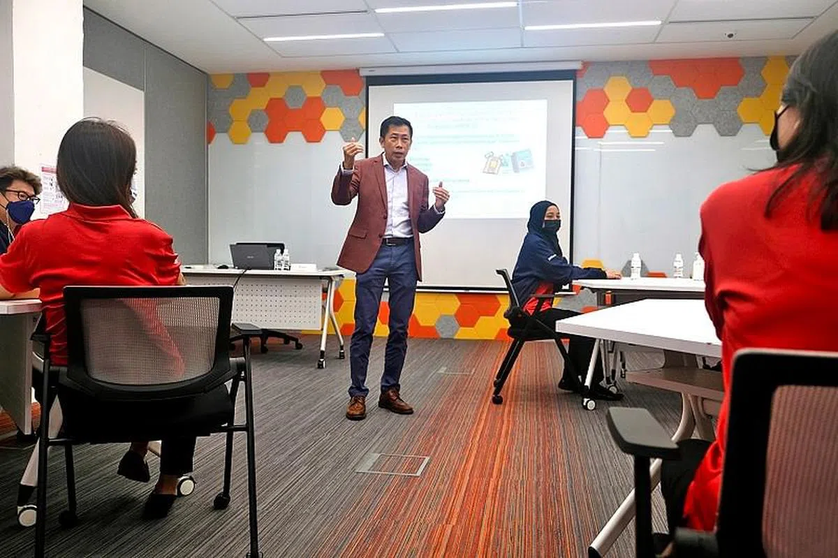 邱继忠认为有系统地给予员工培训非常重要，而在2018年设立怡安学院，将各种专业知识整理成一套系统性的课程。（图／新报业媒体）