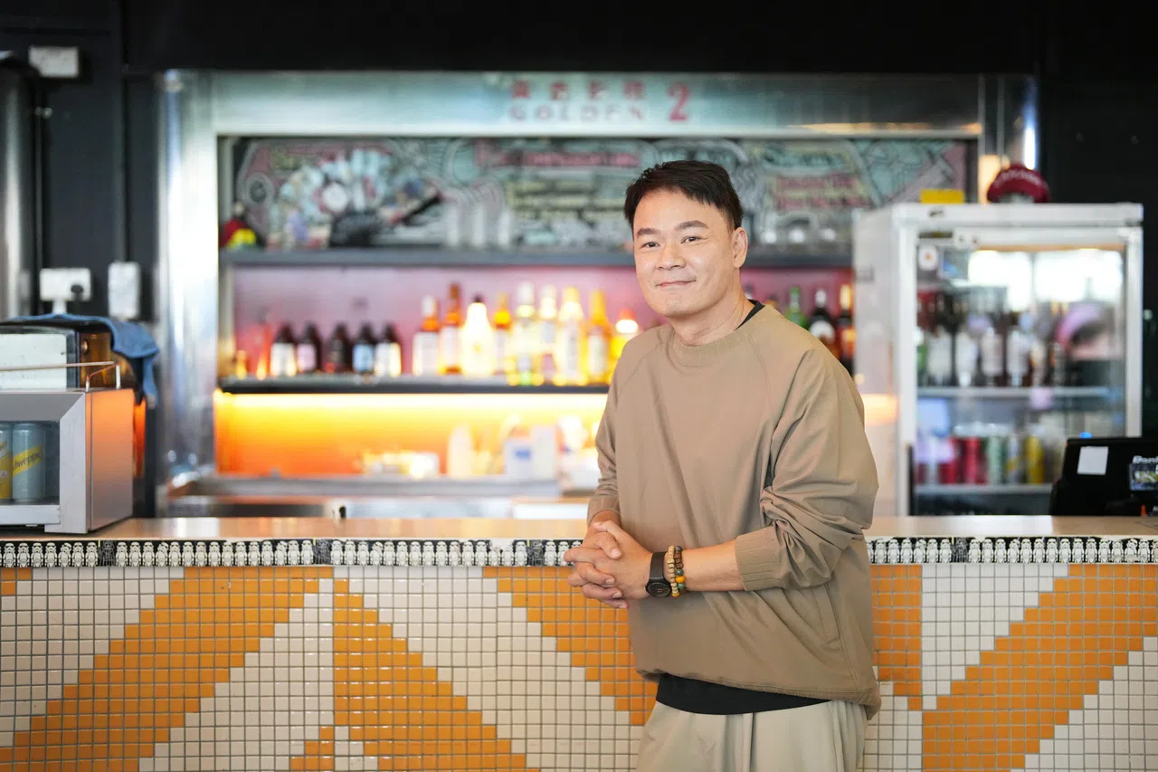王沺裁淡出荧光幕五年，继2020年后再接拍《青春小鸟》，扮演因病魔来袭，生命迈入倒计时的“王顺天”。（何家俊摄）