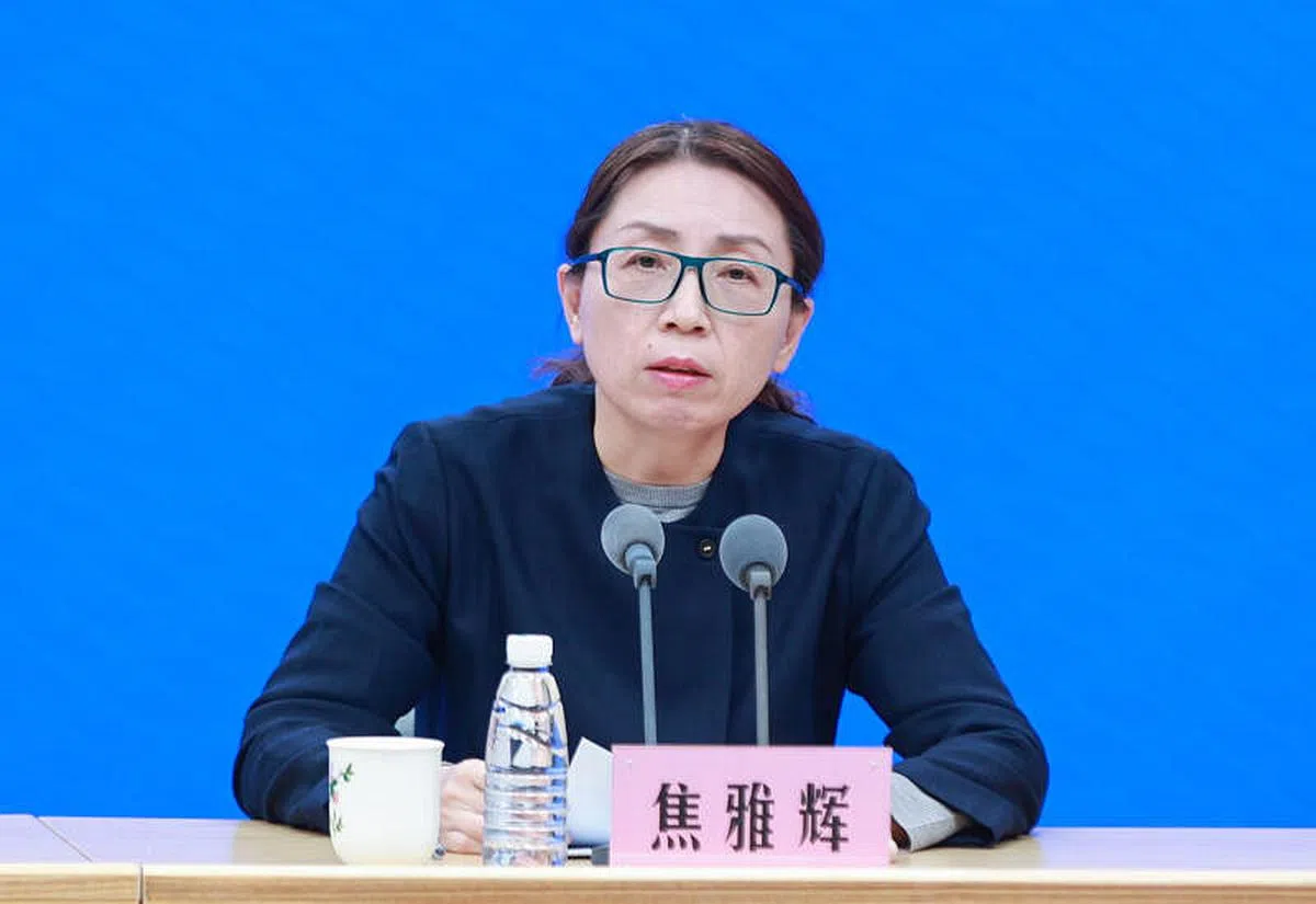 中国国家卫健委医政司司长焦雅辉，12月27日在国务院联防联控机制新闻发布会上说，现在出现的所谓“白肺”与原始毒株没有关系，并且当前的流行优势毒株仍然是奥密克戎毒株。（中新社）