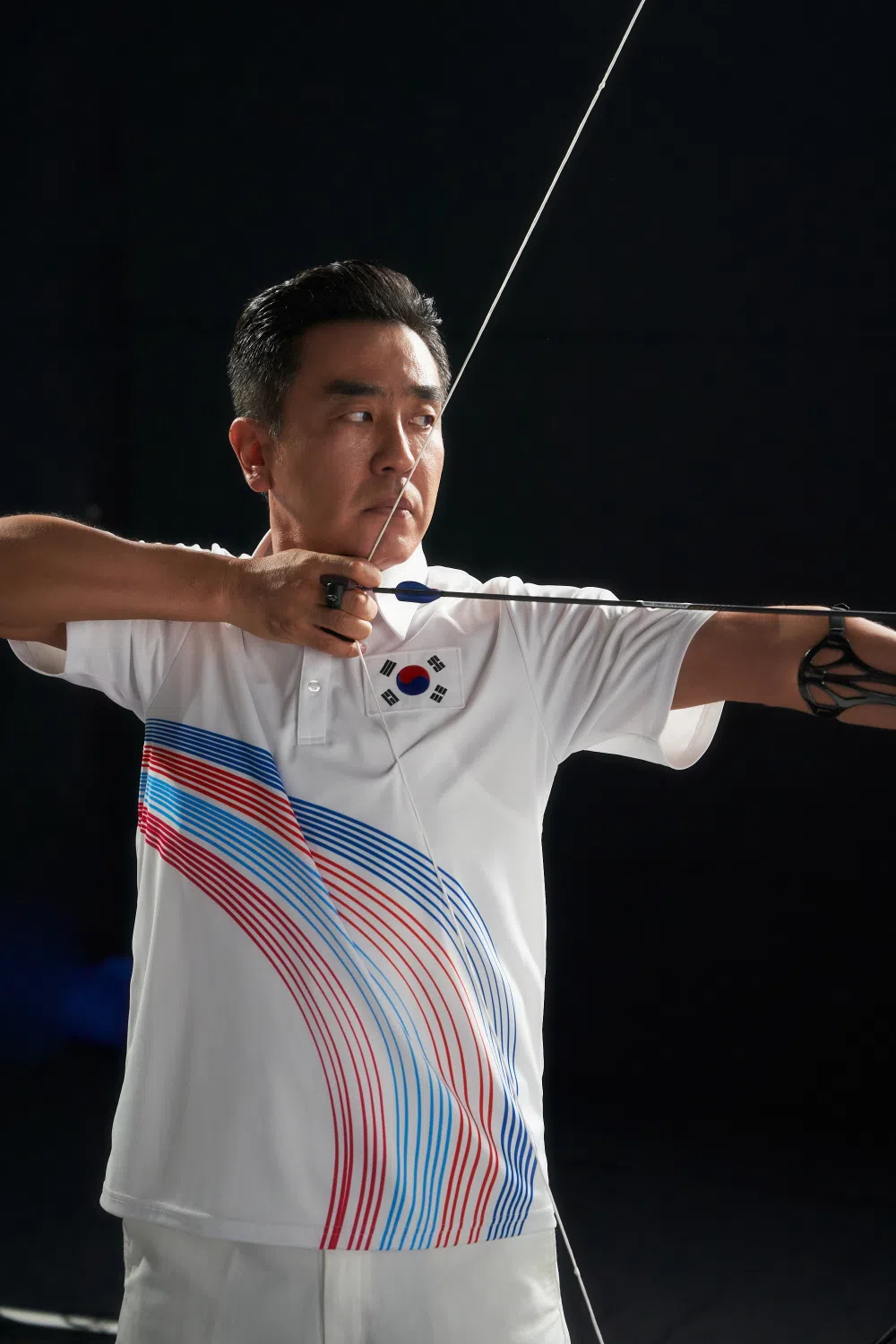 柳承龙在主演的《射击奇兵》（右图）中饰演前射箭国手。（嘉华院线提供）
