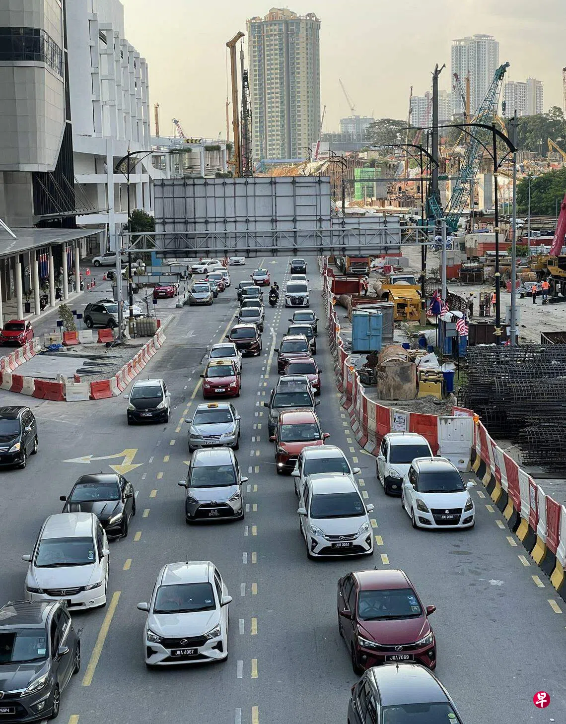 大小工程施工与缺车位新山交通拥堵日益严重| 联合早报