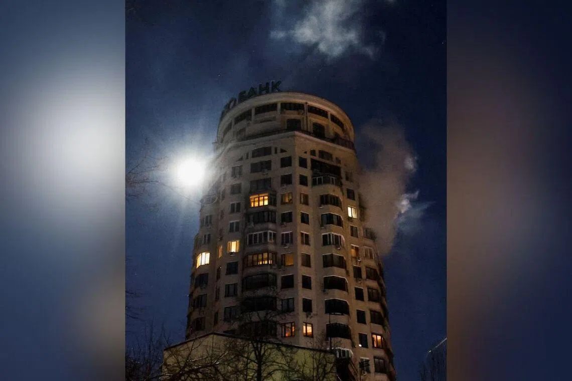 俄恢复袭击乌能源设施 数十万人严寒失供暖