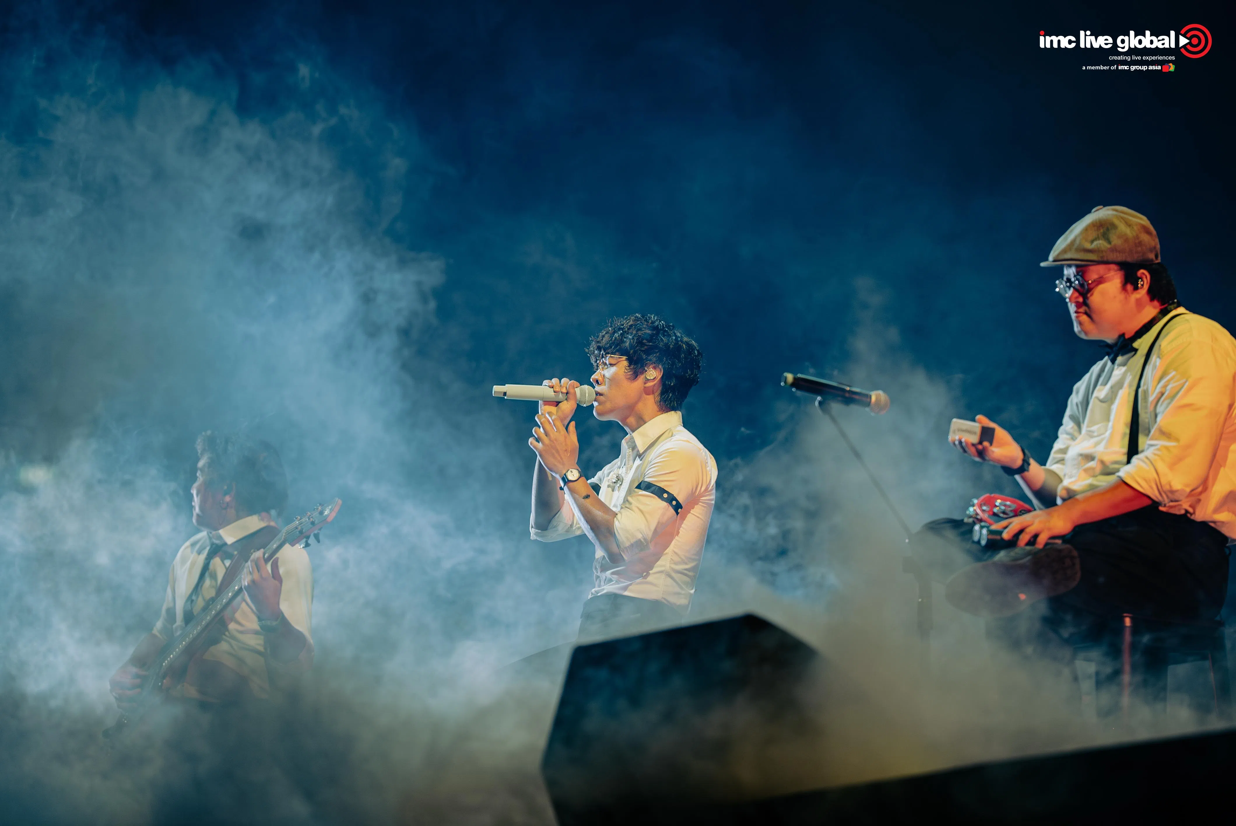 卢广仲（中）演唱会一开场就送上新专辑中的多首好歌。（IMC提供）