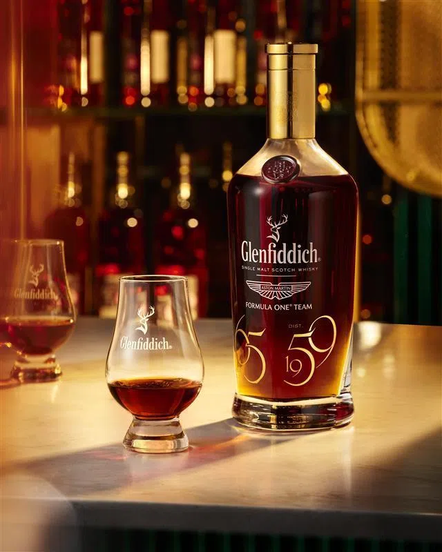 格兰菲迪1959年威士忌，向阿斯顿·马丁的F1首秀年份致敬。（Glenfiddich提供）