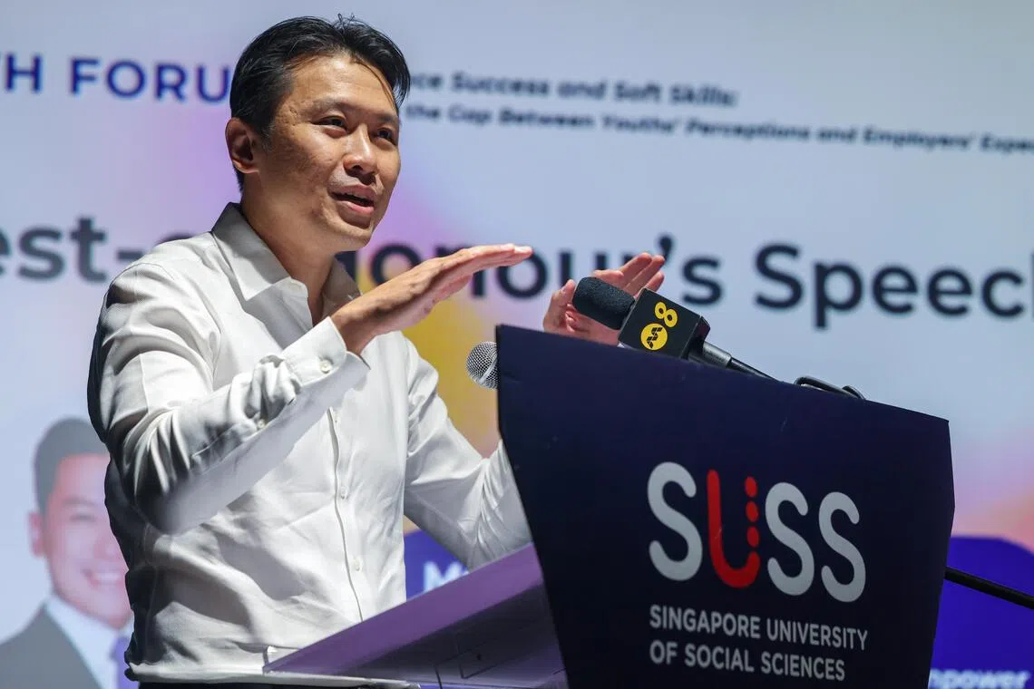 财政部兼人力部高级政务次长黄伟中是青年论坛的活动主宾。（陈斌勤摄）