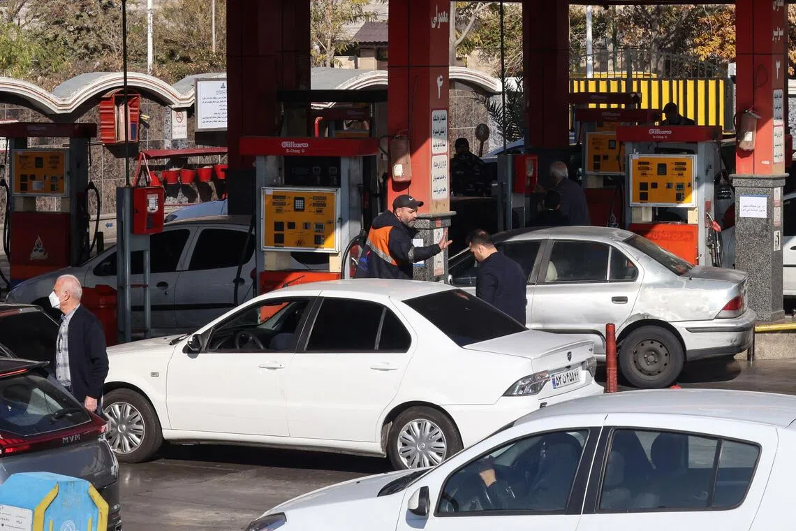 伊朗调高油价以抑制消费和走私