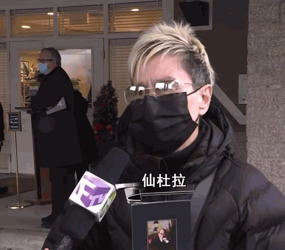 仙杜拉送别顾嘉辉难掩伤感。（互联网）