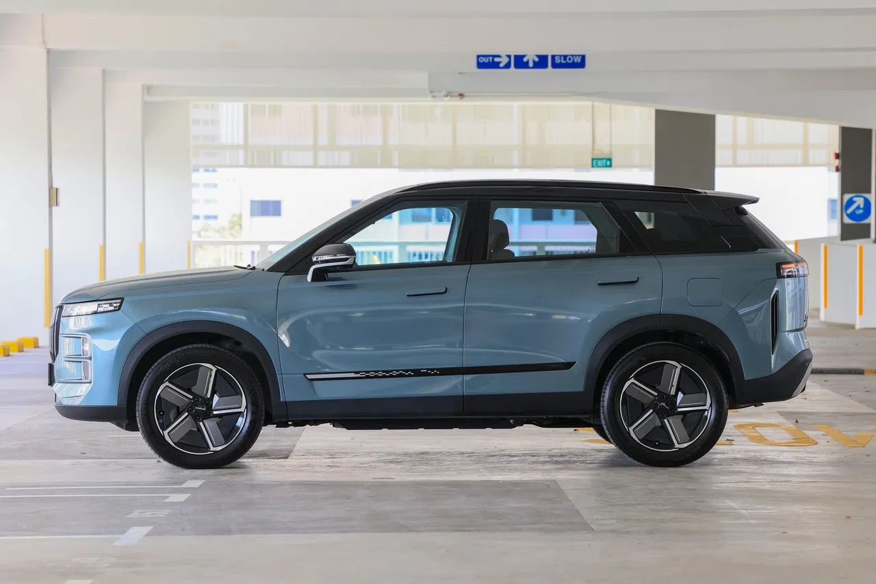 车身长宽高为4500、1865、1670毫米，轴距2672毫米。（龙国雄摄）