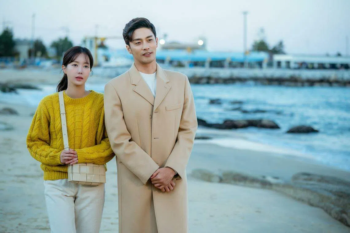 林秀香（左）在《我们从今天开始》意外怀上成勋（右）的孩子。（星和娱乐提供）