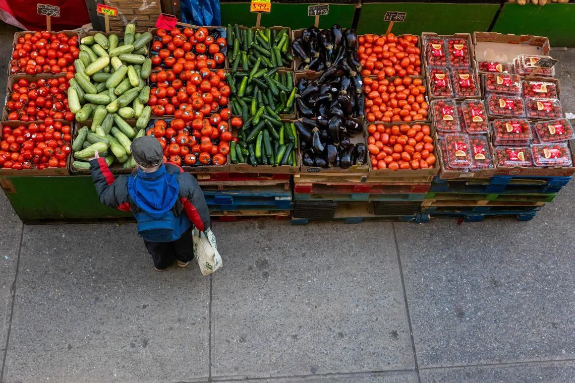 美国消费者信心指数上涨 高物价成为沉重负担