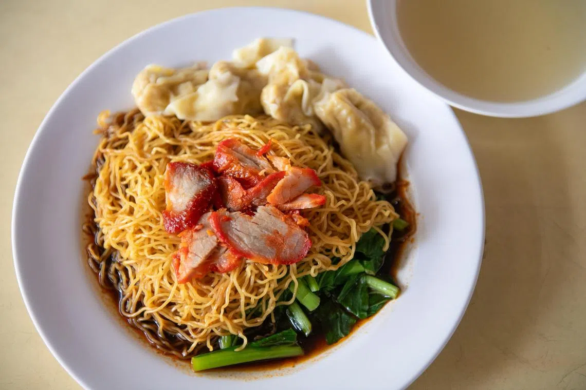 云吞面的面条富嚼劲，云吞皮薄馅足。（特约陈佳誉摄）