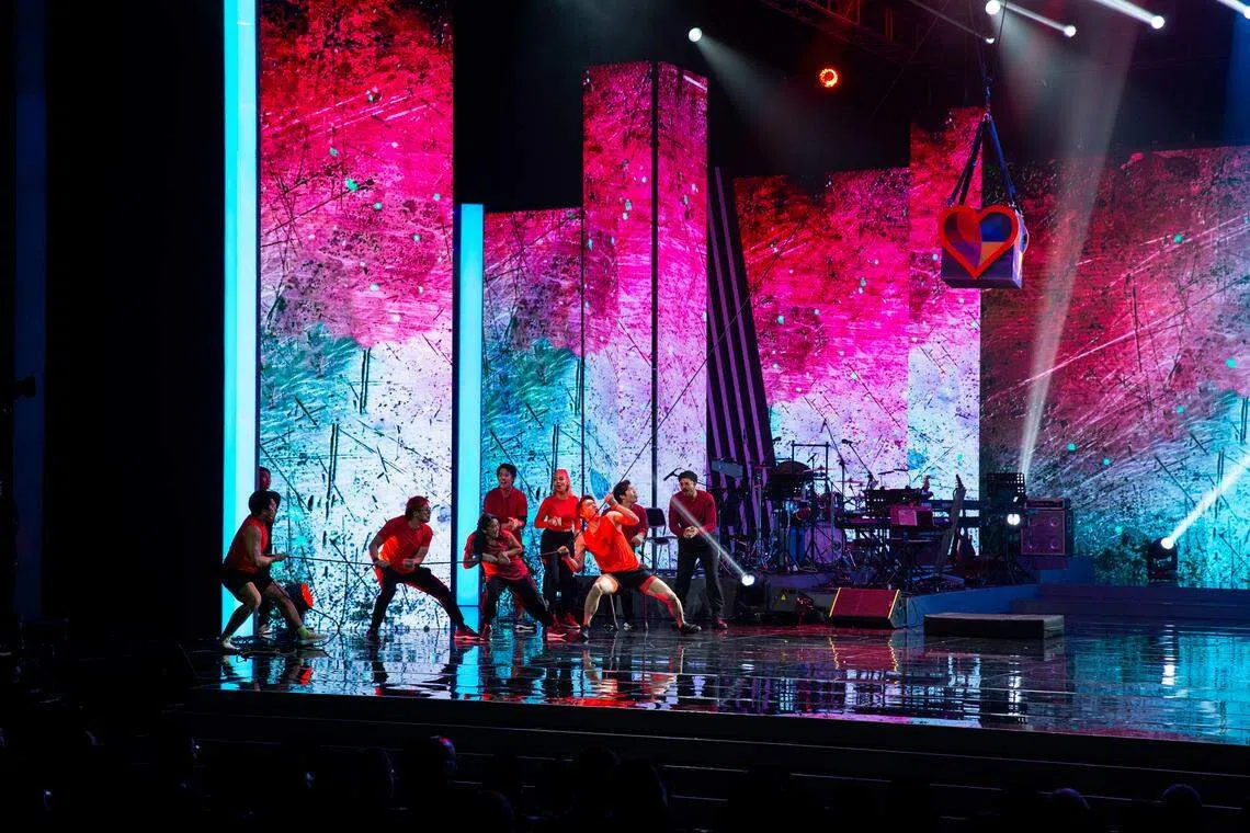 张哲通为筹集更多奖金，在拔河比赛中卯足全力。（新传媒提供）