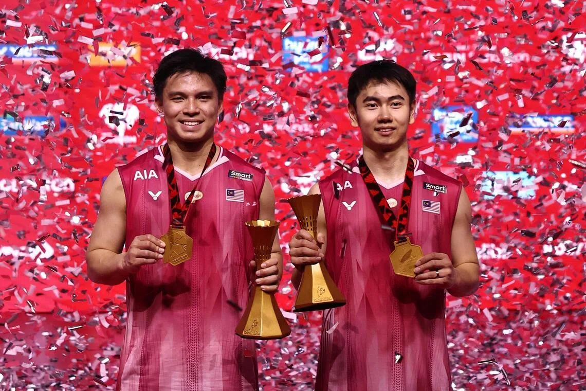 自由人组合吴世飞（右）和诺伊祖汀结束马国男双在印尼公开赛的18年的冠军荒。（路透社）