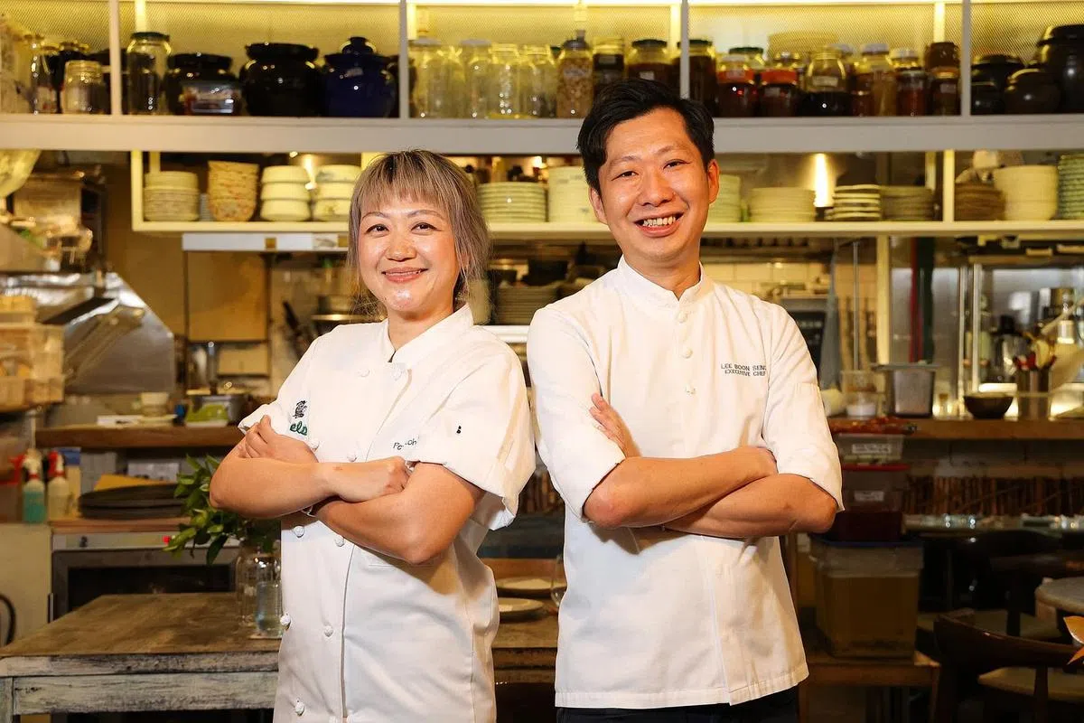 Morsels餐馆老板卢嬿而（左）和The Spot餐馆行政总厨李文胜，将联手呈献一场别开生面的福建菜晚宴。（李冠卫摄）