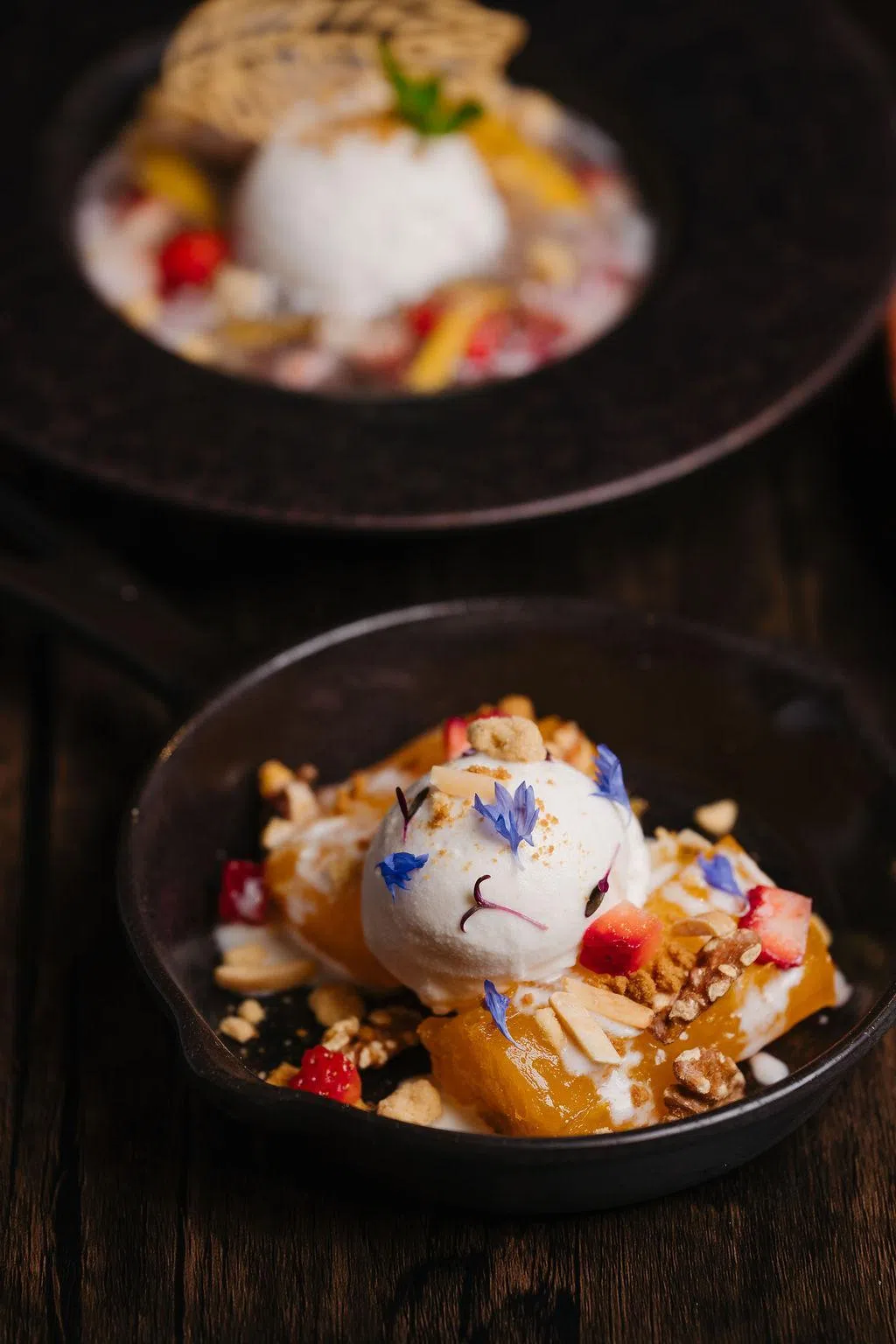 蒸木薯配椰子冰淇淋软糯温润，甜而不腻。（餐馆提供）