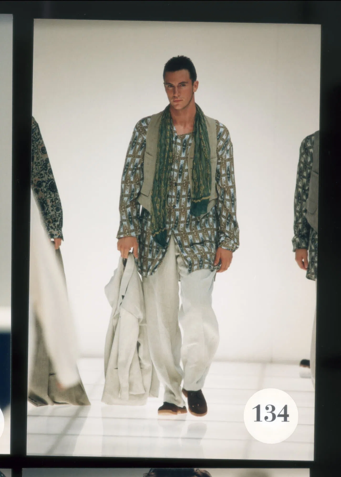 阿玛尼的服装灵感常来自西方以外的文化。（取自阿玛尼资料库网站）