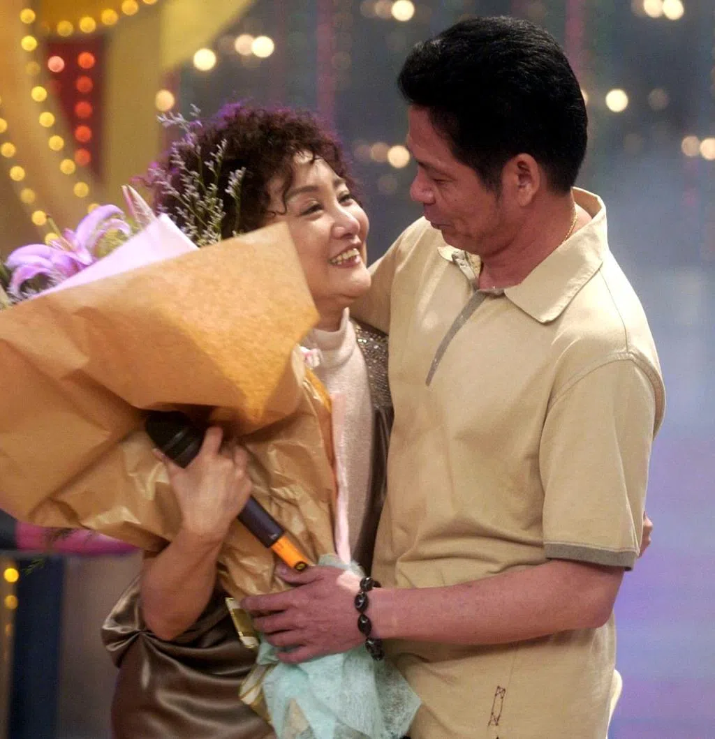 陈盈洁（左）和李春贺的夫妻情已成往事。（互联网）