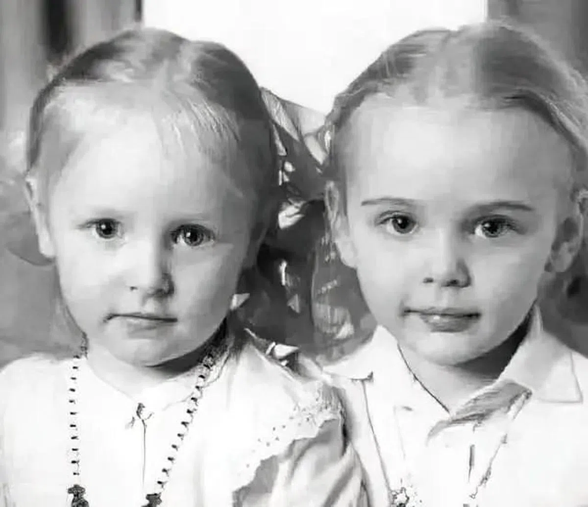 俄罗斯总统普京大女儿玛丽亚·沃隆佐娃（右）和小女儿卡特琳娜·季霍诺娃（左）儿时照片。（互联网）