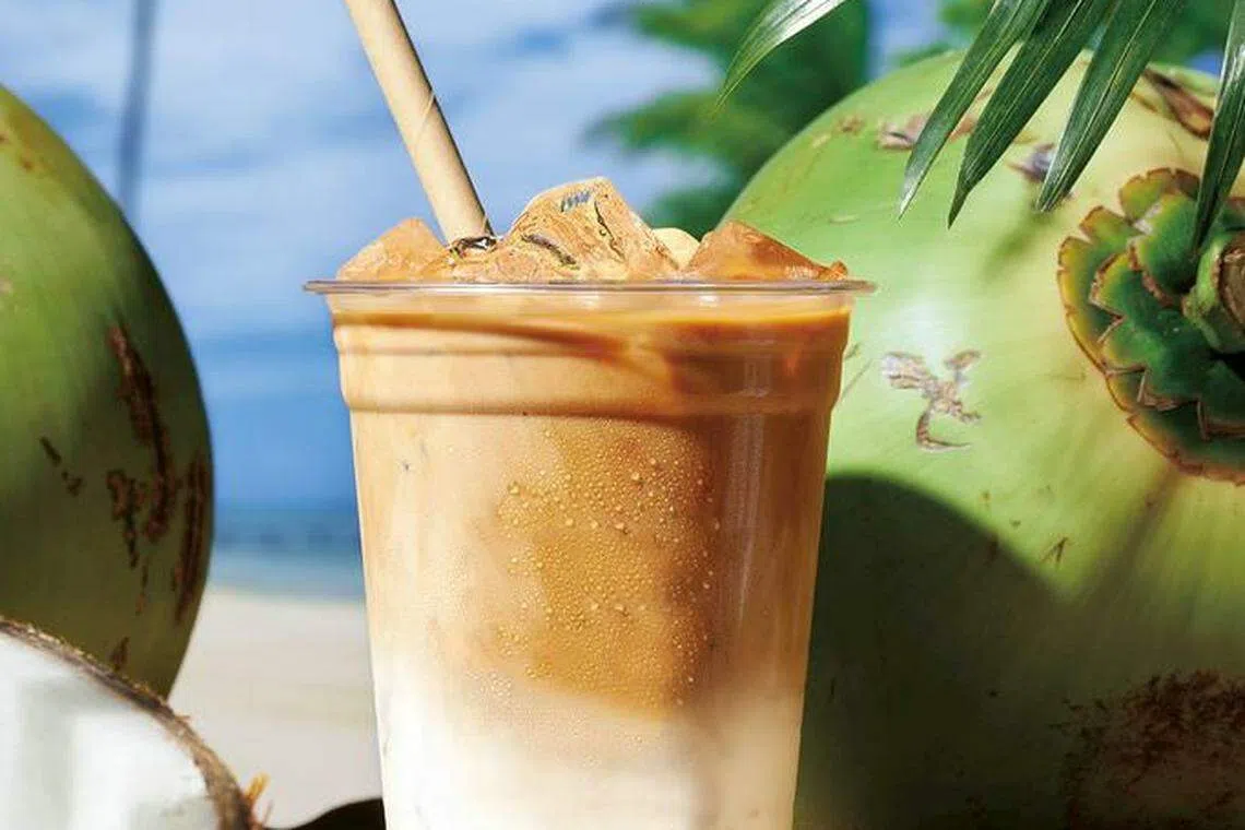 生椰拿铁由瑞幸在2021年推出，销量至今已突破3亿杯。（互联网）