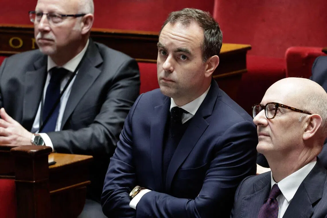 法国政府在国会不信任动议投票中过关