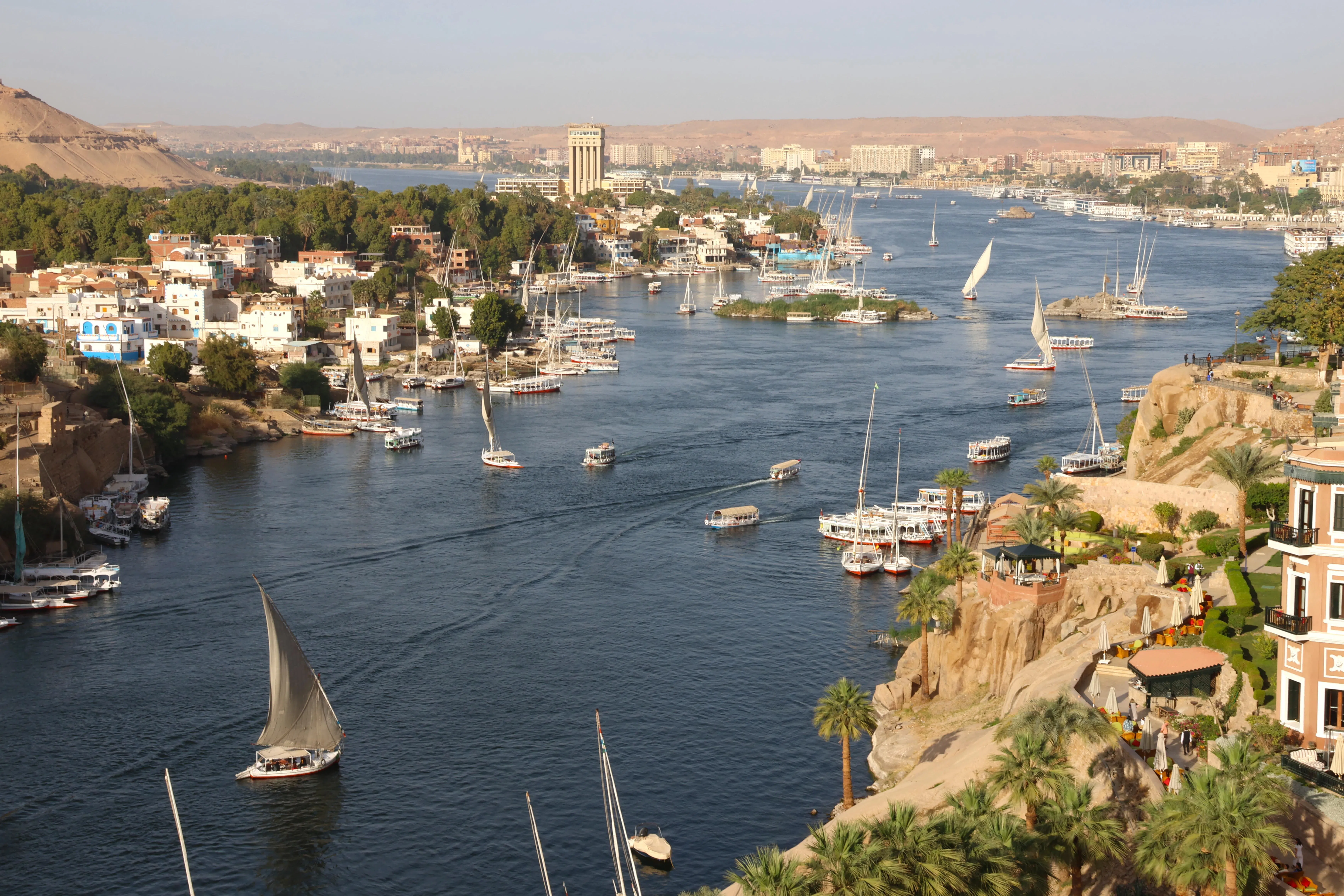 陈威仁今年在埃及待了一个月，图为尼罗河东岸港口城市阿斯旺（Aswan）。（陈威仁摄）