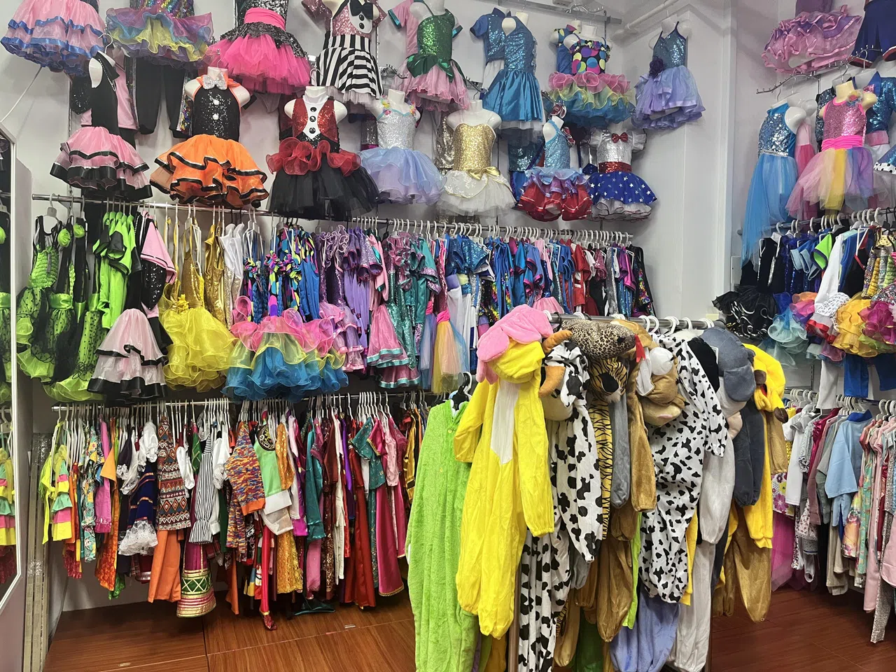 本地最大儿童特别主题服装店Children’s Costume Specialist坐落在AZ@Paya Lebar五楼。（陈映蓁摄）