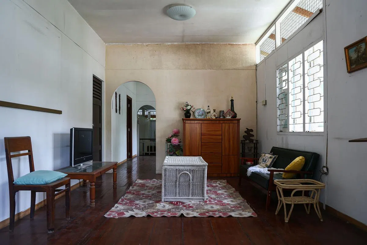 屋内主厅古色古香。