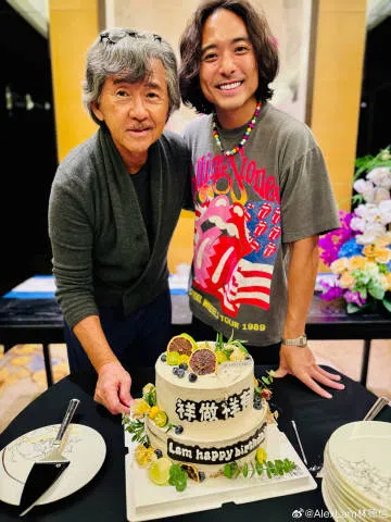 林德信（右）结婚，林子祥老怀安慰。（取自林德信脸书）