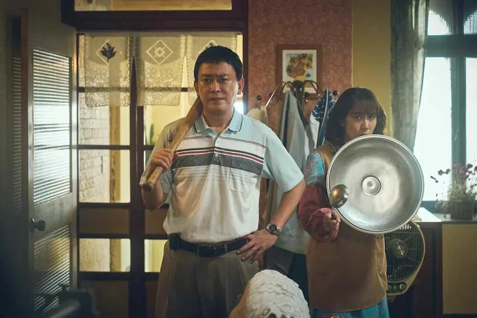 王识贤（左）和张诗盈饰演一对恩爱的平凡夫妻。（互联网）