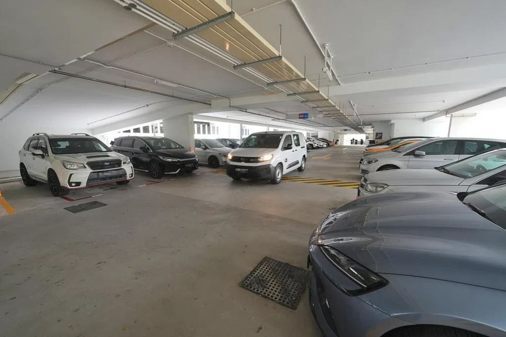 逾九成组屋停车场已装电动车充电桩 剩余180多个明年起动工