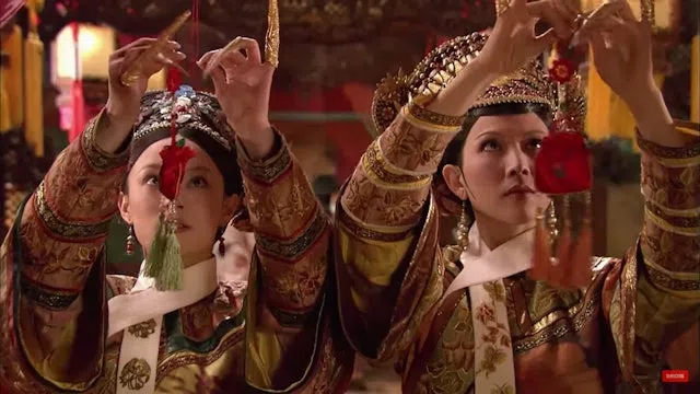 蔡少芬（右）与孙俪都凭《后宫甄嬛传》爆红。（互联网）