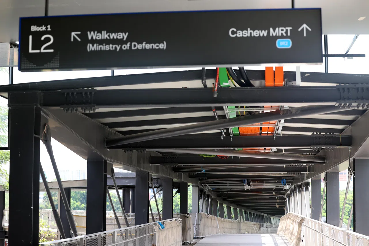 中央人力局新址与凯秀地铁站、铁道走廊之间的连接桥，计划在7月投入使用。（陈斌勤摄）