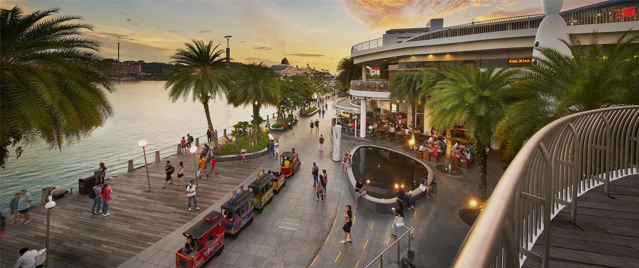 张玉卿摄影个展也在怡丰城濒水走道举行。（张玉卿提供）