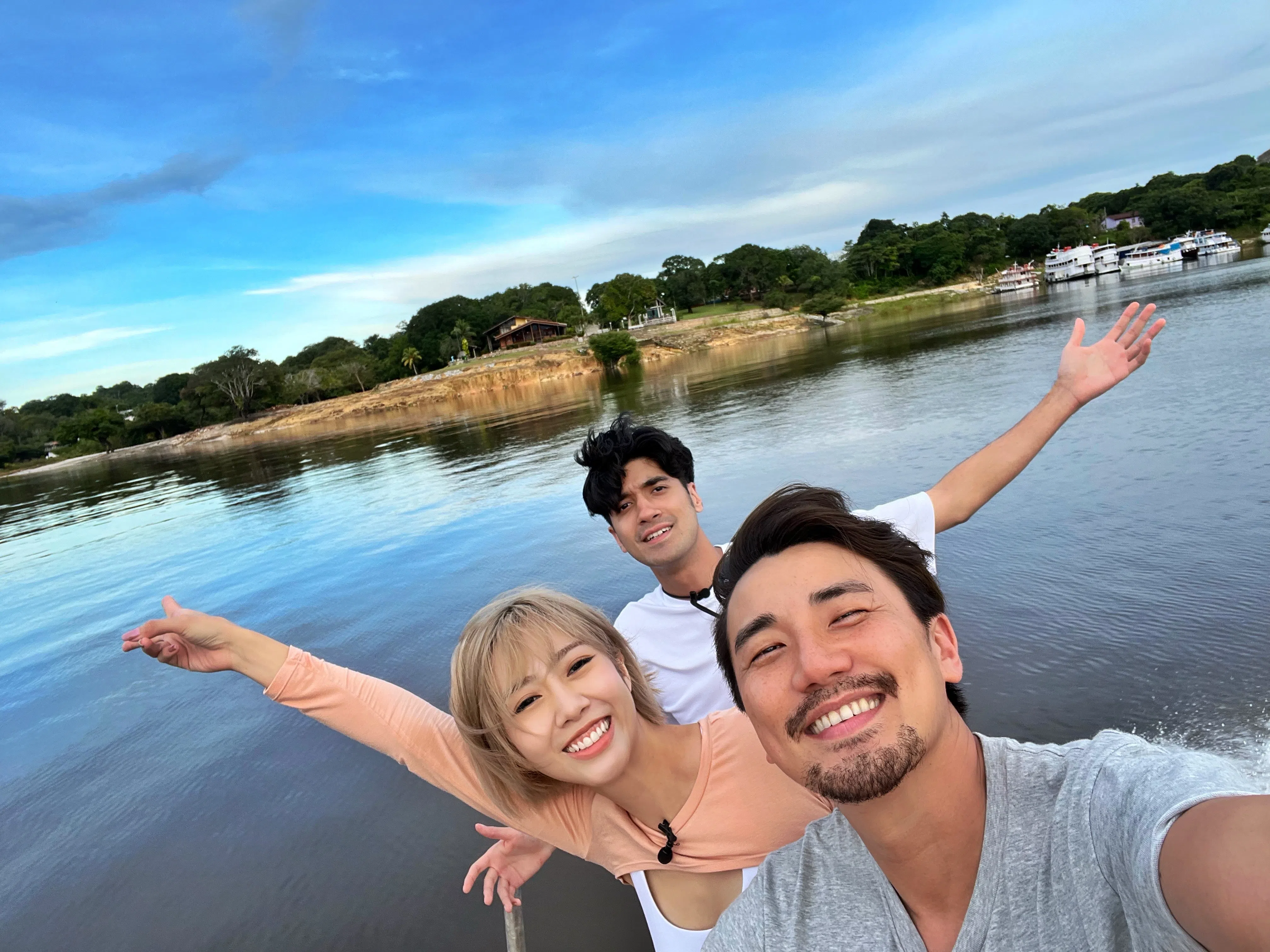 洪永城带两名新人同事一起去探险。（TVB提供）