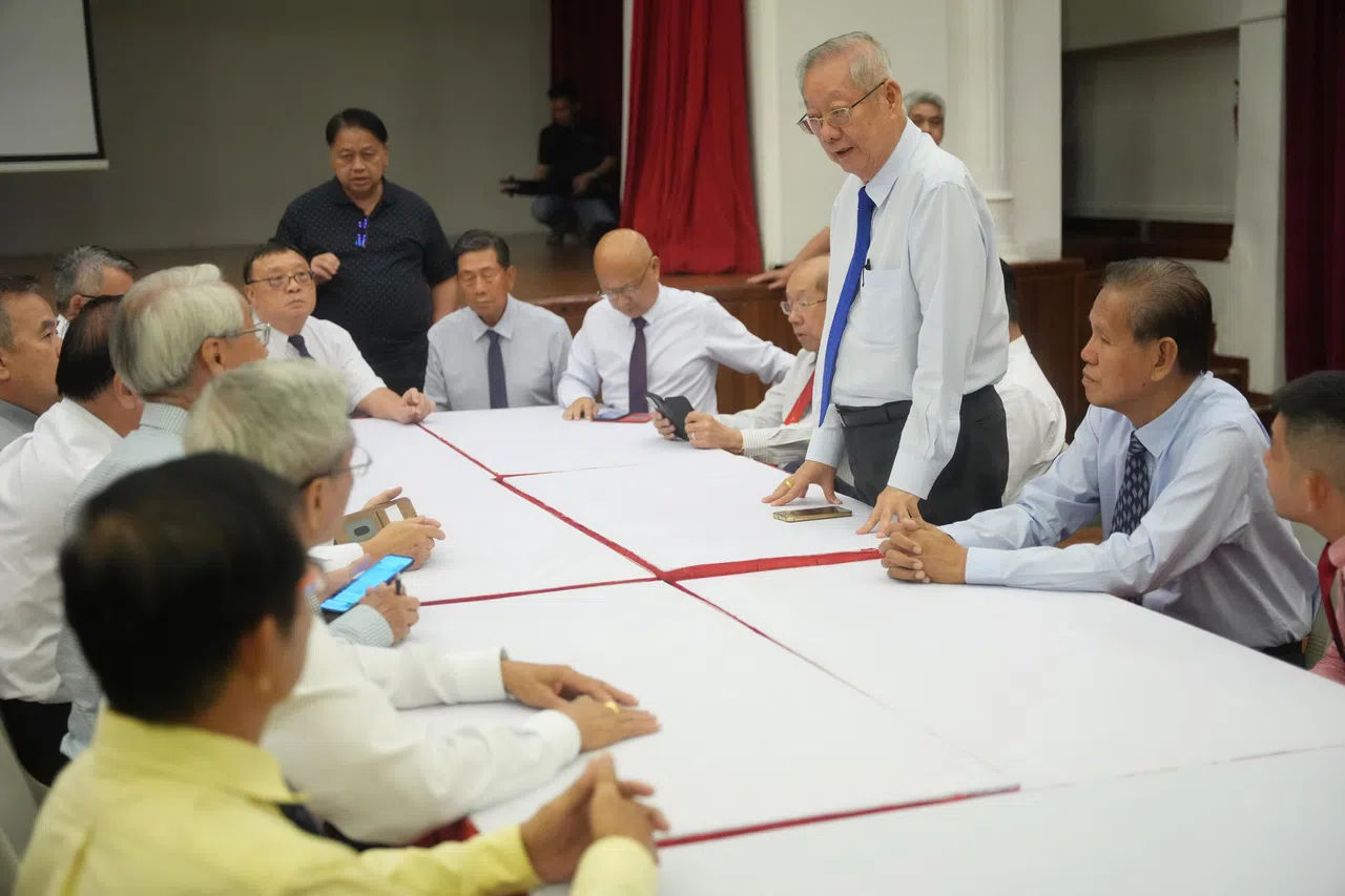 新任主席王振胡呼吁董事做好本分，不存私心，为海南社群和国家做出贡献。（谢智扬摄）