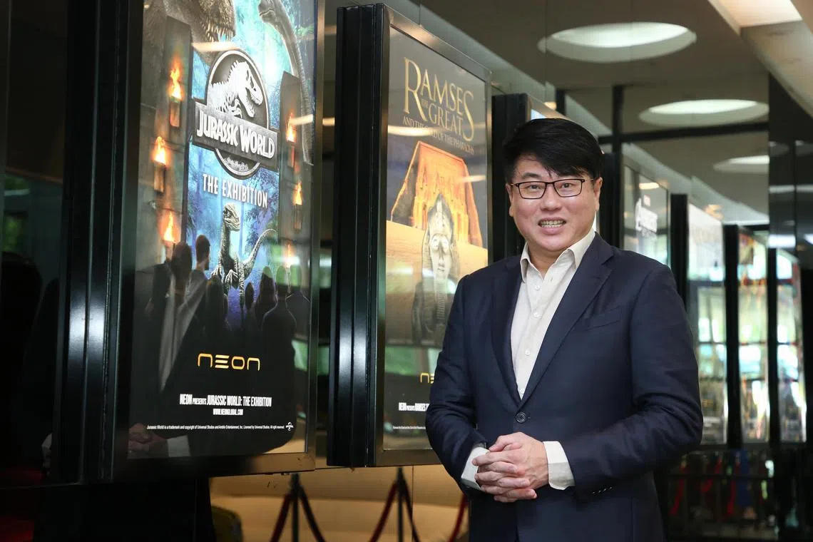 NEON集团执行主席兼首席执行官陈益智与团队致力于引入世界级的互动体验，包括《侏罗纪公园》和《阿凡达》等，以满足消费者变幻莫测的需求。（李姿仪摄）