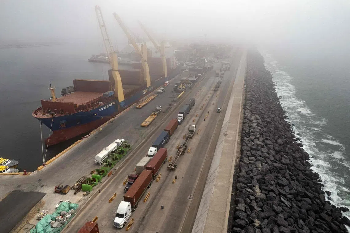4月11日，墨西哥下加利福尼亚州恩塞纳达港（Port of Ensenada）的鸟瞰图。（法新社）