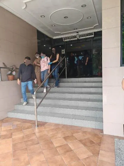 警方在这次行动中逮捕了涉嫌 参与卖淫活动的228人。（新加坡警察部队提供）