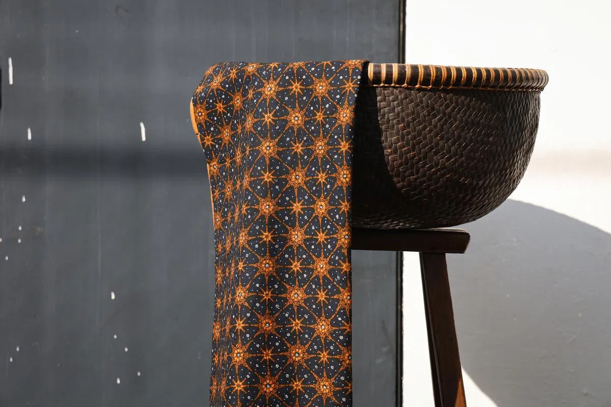 星闪闪“Truntum”峇迪图案背后有一段古爪哇的宫廷爱情故事。