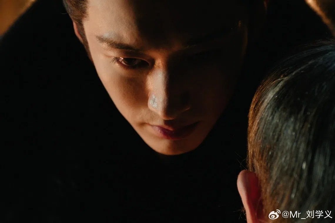 刘学义在《桃花映江山》中酷帅有余，感情不足。（取自剧集官方微博）