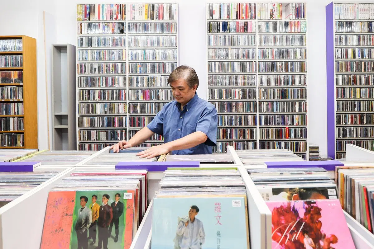 郭义刚的QQ Music Store是城中颇有名气的独立唱片店。（ 陈斌勤摄） 