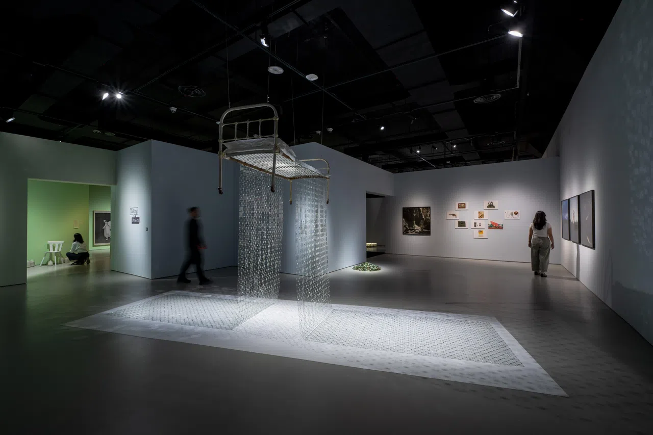 新加坡美术馆藏品展“会说话的物品”和“客厅”将展至8月2日。（新加坡美术馆提供）