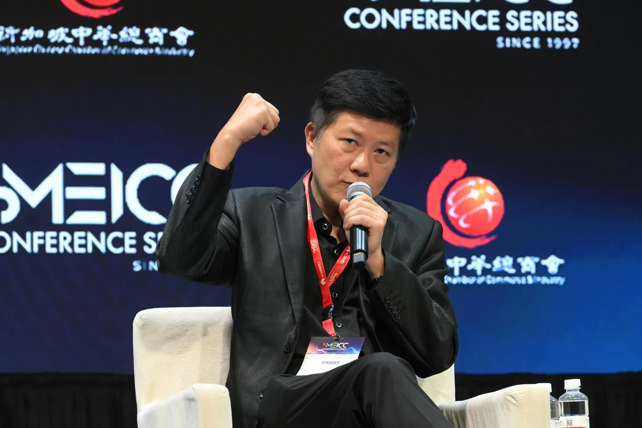 全民牙科集团集团行政总裁黄震霄从冠病疫情的危机中，找到商机。（新加坡中华总商会提供）